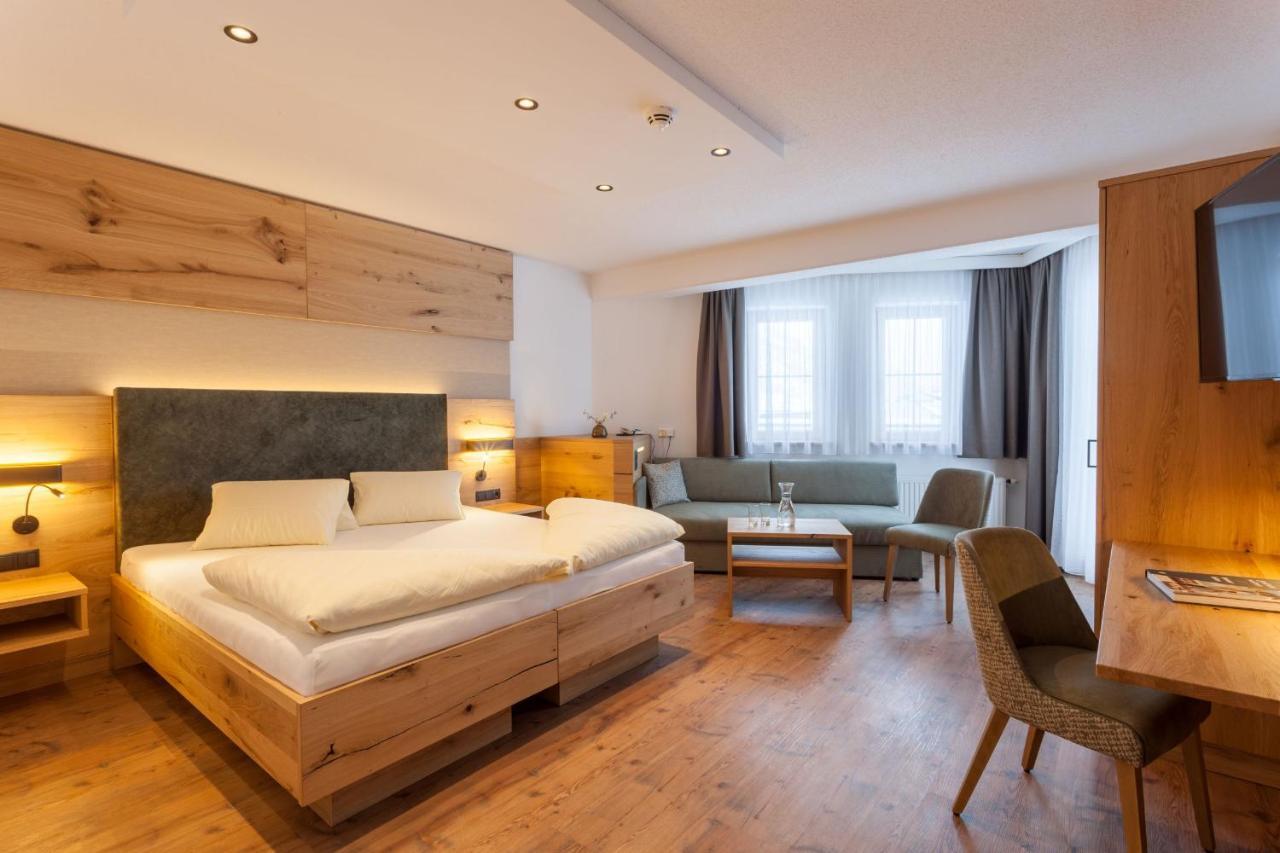 Hotel Luggi Гальтюр Екстер'єр фото