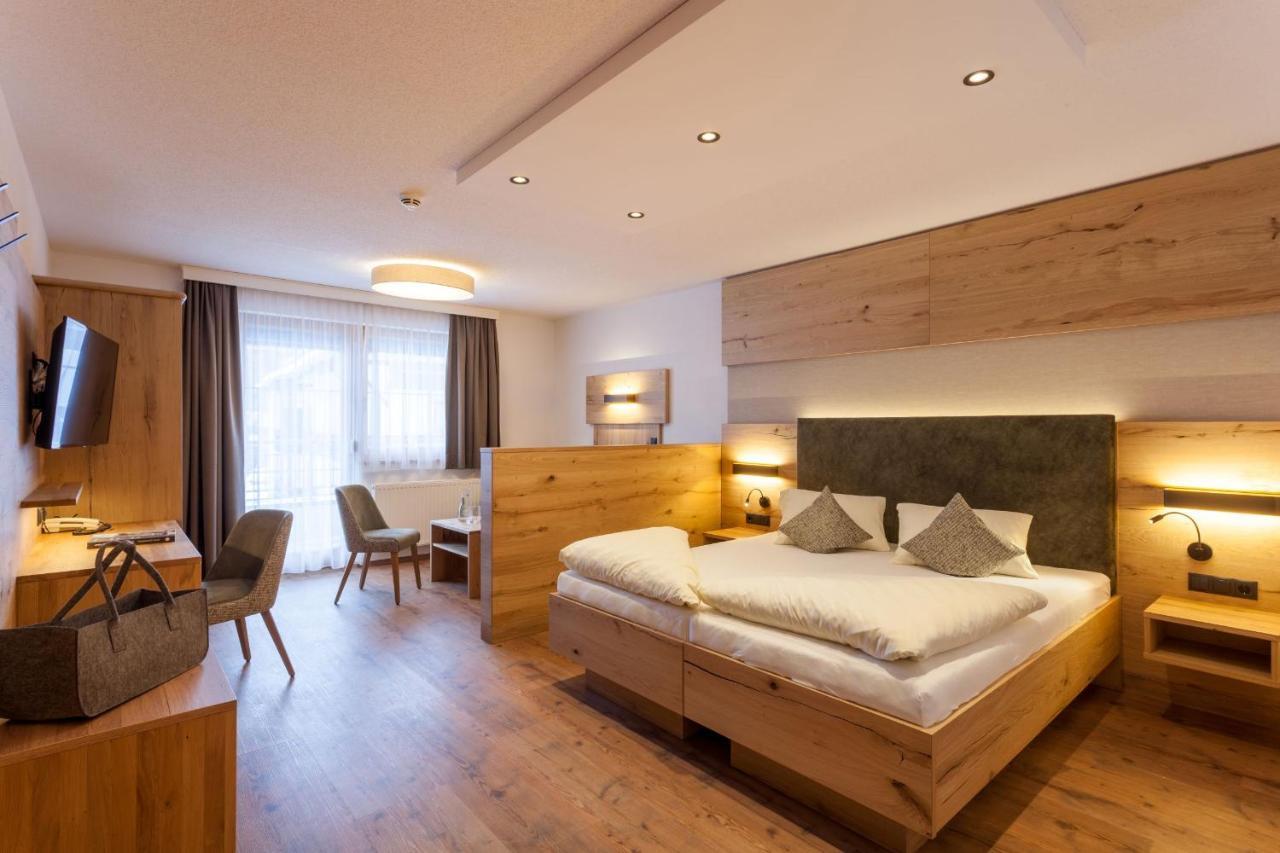 Hotel Luggi Гальтюр Екстер'єр фото