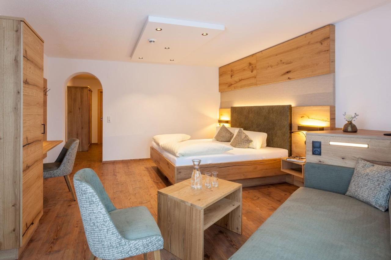 Hotel Luggi Гальтюр Екстер'єр фото