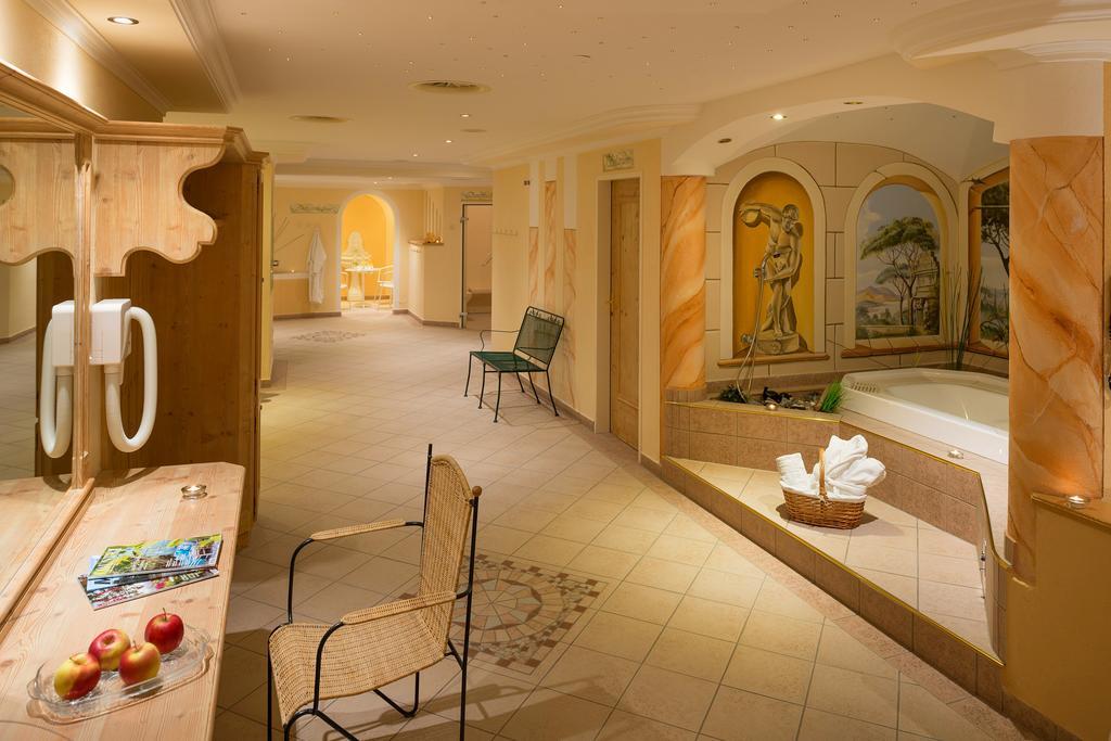 Hotel Luggi Гальтюр Екстер'єр фото